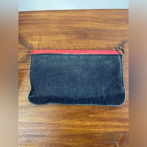 Guess Denim Vintage Logo Clutch Wallet with Card Slots and Zipper Closure GUC - Picture 13 of 14